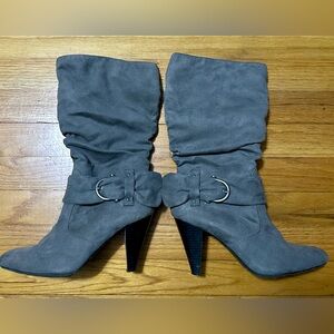 Women’s Size 8.5 Apt.9 Ophelia grey suede boot with heel, suede good condition.